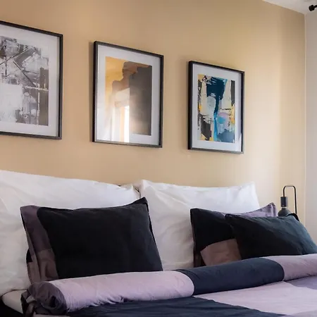 Apartment Cozy Studio In New Town With Disney+ *
